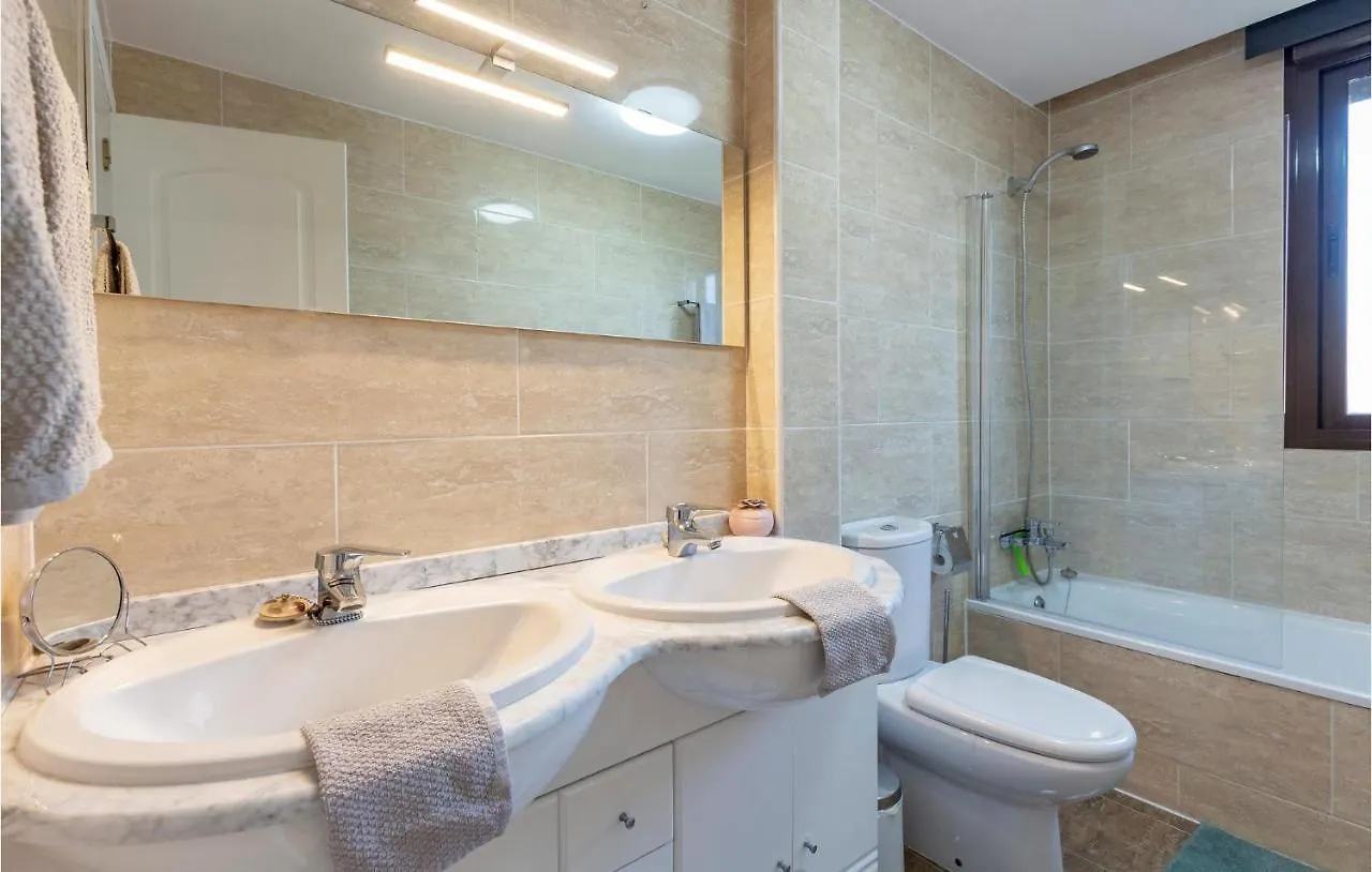 2 Bedroom Stunning Apartment In Касарес